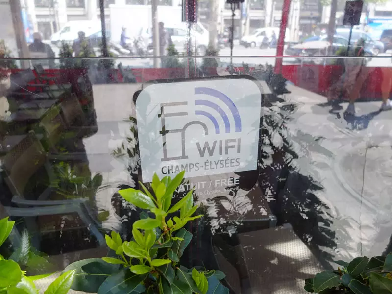 Les Champs Elysées s'ouvrent au WiFi